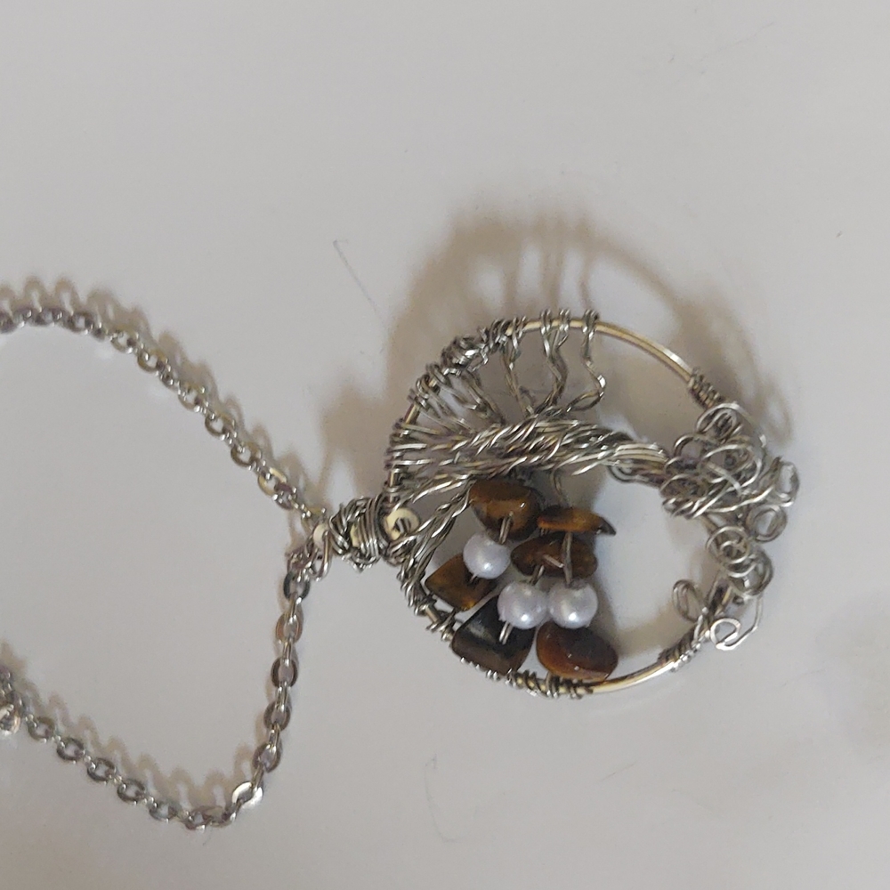 20 inch chain done in tiger I bits with pearl
